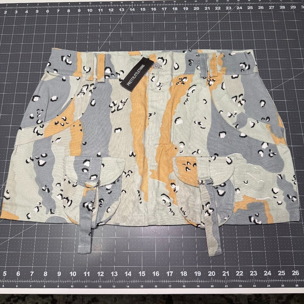 NWT PLT Utilitarian Street Style Camo Printed Cargo Packet Mini Skirt Size 10